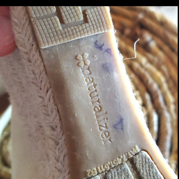 Naturalizer Sandals size 6M Excellent condition beautiful Khaki color fabric - Picture 14 of 15